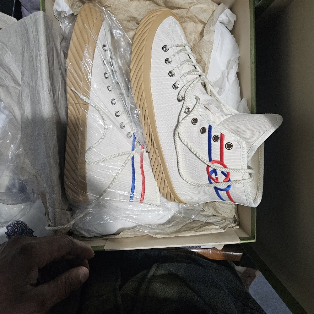Gucci sneakers size 9 - Picture 7 of 8